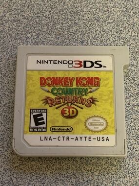 Nintendo 3DS Donkey Kong Country Returns 3D Cartridge - White and Yellow